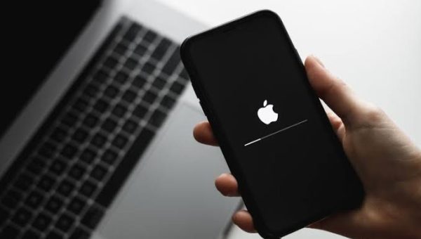 آبل تحذر من ثغرة أمنية خطيرة وتطلق تحديثًا عاجلًا لأجهزة آيفون وآيباد