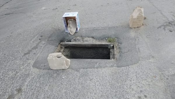 سرقة أغطية تصريف مياه الأمطار في الموصل.. فتحات مكشوفة تهدد سلامة المواطنين