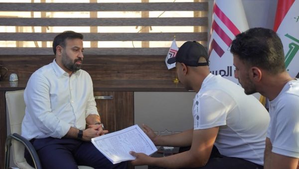 النجيفي يستقبل المواطنين في مكتبه بأَيمن الموصل ويستمع إلى مطالبهم