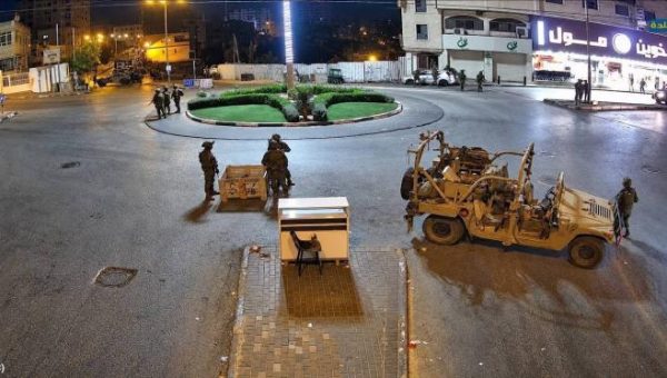 الخليل تحت الحصار.. مئات العائلات الفلسطينية تُجبر على إخلاء منازلها