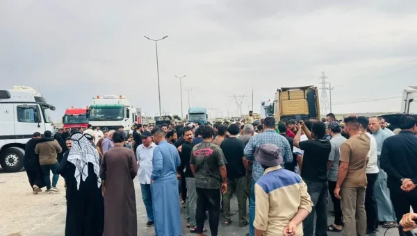 توقف الأنشطة التجارية يدفع العاملين في منفذ الشيب الحدودي للتظاهر في ميسان