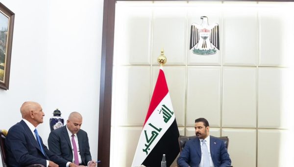 الزيدي يبحث مع المبعوث الأمريكي تعزيز التعاون واستقرار المنطقة