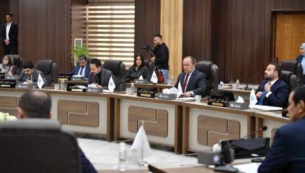 مجلس محافظة نينوى يناقش الموازنة وخطط المشاريع بحضور المحافظ