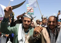 الحوثيون يعلنون استهداف أرامكو ومطار الرياض والتحالف يؤكد تدمير صاروخ باليستي