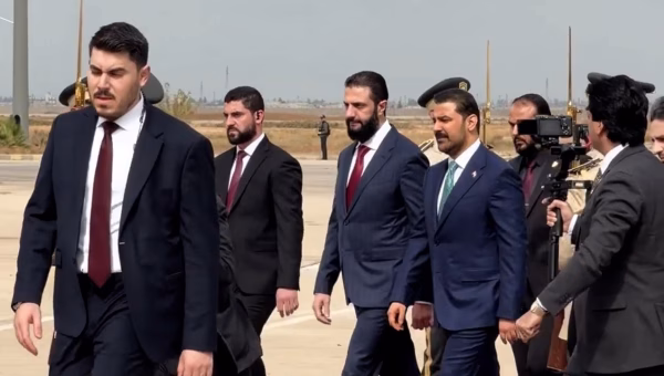 الزيدي يصل دمشق وسط مراسم استقبال رسمية بحضور الرئيس السوري