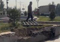 إصلاح أضرار حادث سير طال نافورة الظلال في منطقة الغابات بالموصل