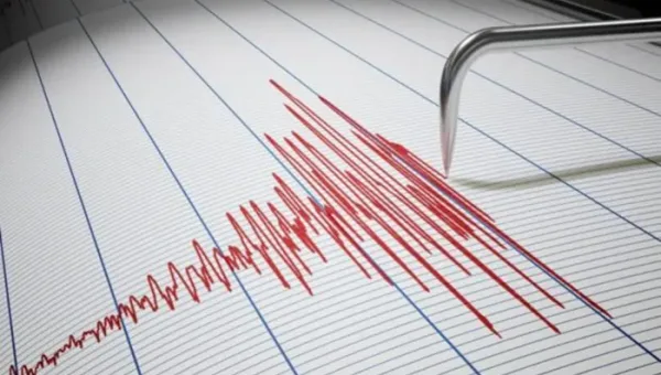 هزة أرضية عنيفة تضرب “حلقة النار” في إندونيسيا والسلطات تترقب النتائج