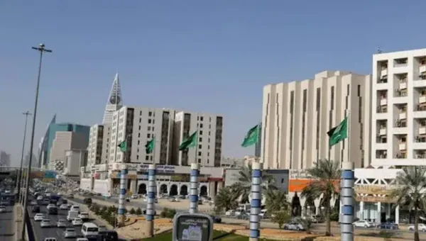 تحويل التعليم عن بعد وتعليق رحلات مطار الرياض بعد سقوط 321 ضحية