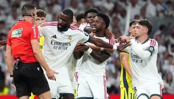 طرد فينيسيوس يهدد ريال مدريد قبل الكلاسيكو.. هل يغيب عن مواجهة برشلونة؟
