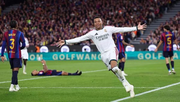 مبابي يحسم الكلاسيكو ويبلغ المئوية.. ريال مدريد يُسقط برشلونة في عقر داره