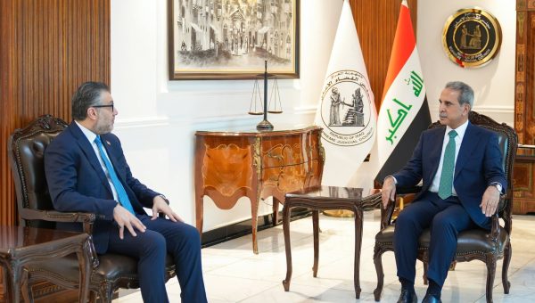 القضاء الأعلى وهيئة الإعلام يبحثان المعالجة القانونية لمخالفات شركات الإتصالات الخاصة
