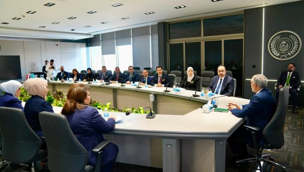 المالية تُوجه بفتح القروض وتسهيل معاملات الموظفين ودعم القطاع الخاص