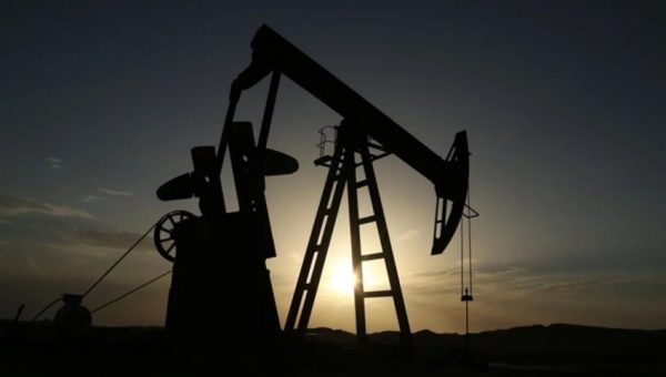 هبوط جديد في أسعار النفط العراقي والعالمي.. خاما البصرة يفقدان أكثر من دولار للبرميل
